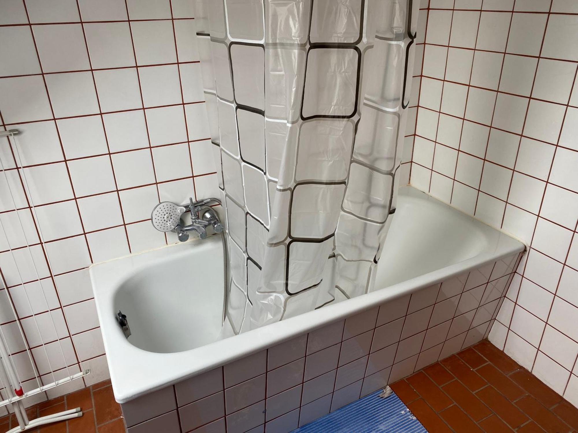 Apartment 3 *